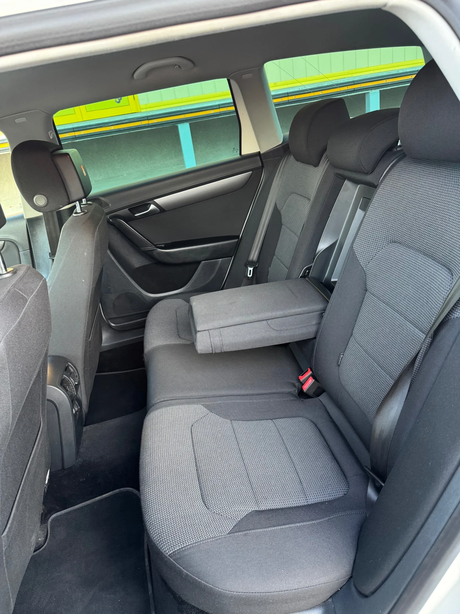 VW Passat 2.0TDI / R-Line / DSG / LED - изображение 10