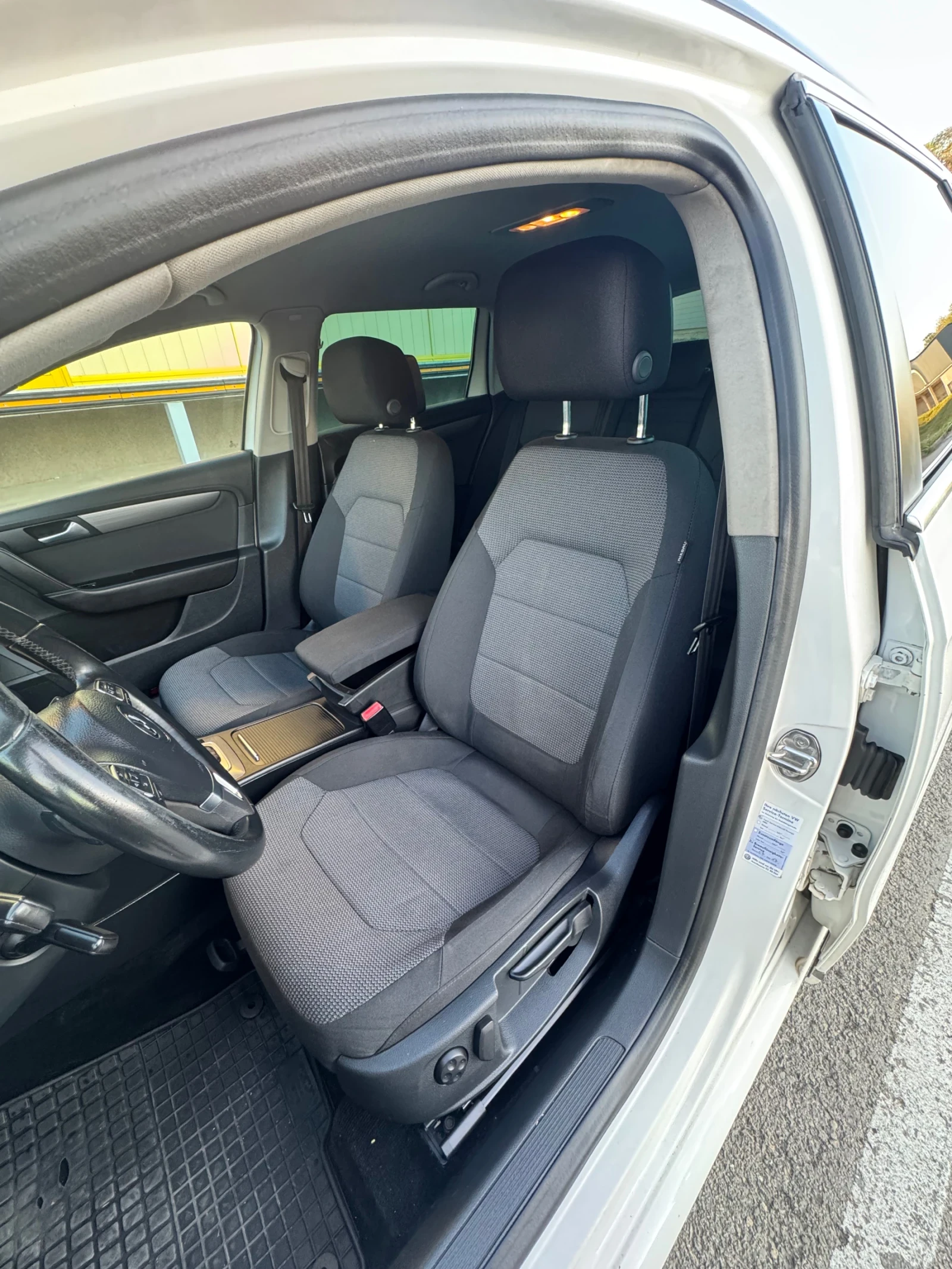 VW Passat 2.0TDI / R-Line / DSG / LED - изображение 9