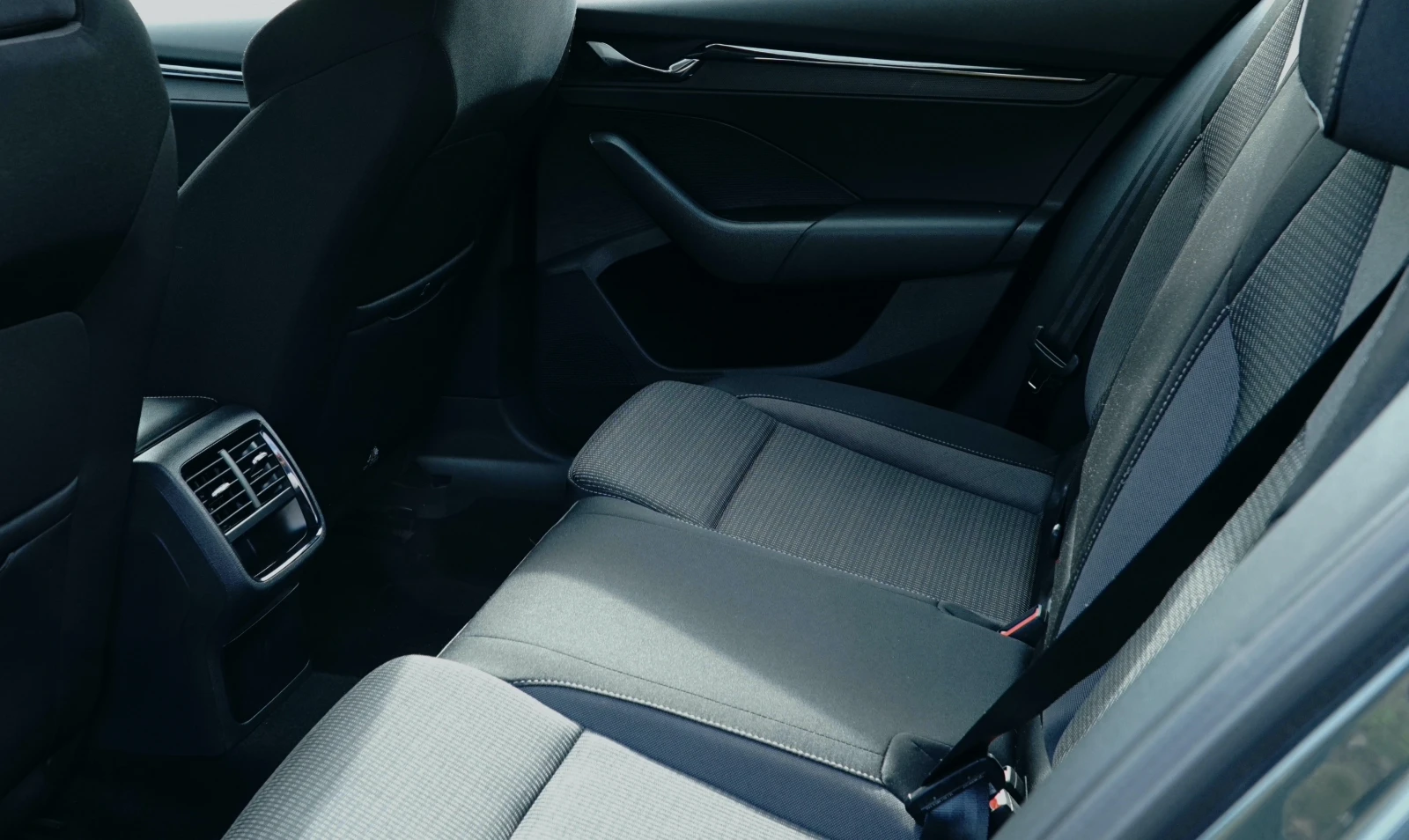 Skoda Octavia 2.0 �������� 1�./Distronic/LaneAssist/AndroidAuto | Mobile.bg � ����������� 15