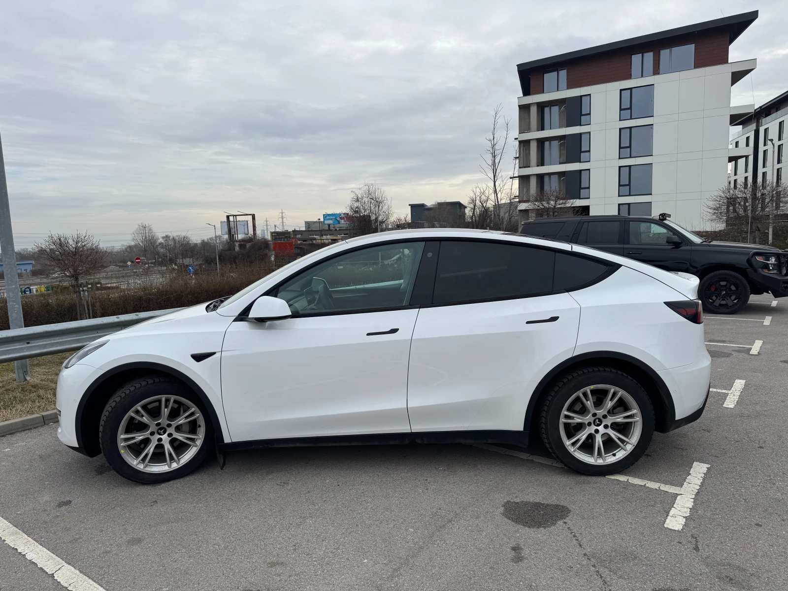 Tesla Model Y Long Range AWD �������� ����������� | Mobile.bg � ����������� 3
