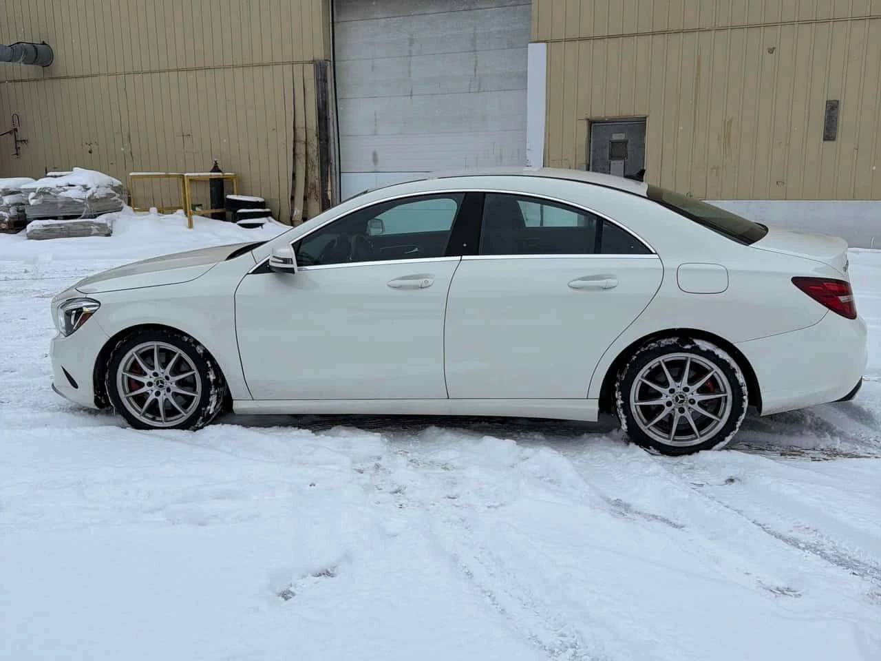 Mercedes-Benz CLA 250 * АВТО КРЕДИТ* ЦЕНА ДО БГ * СЕРВИЗНА ИСТОРИЯ *  - изображение 2