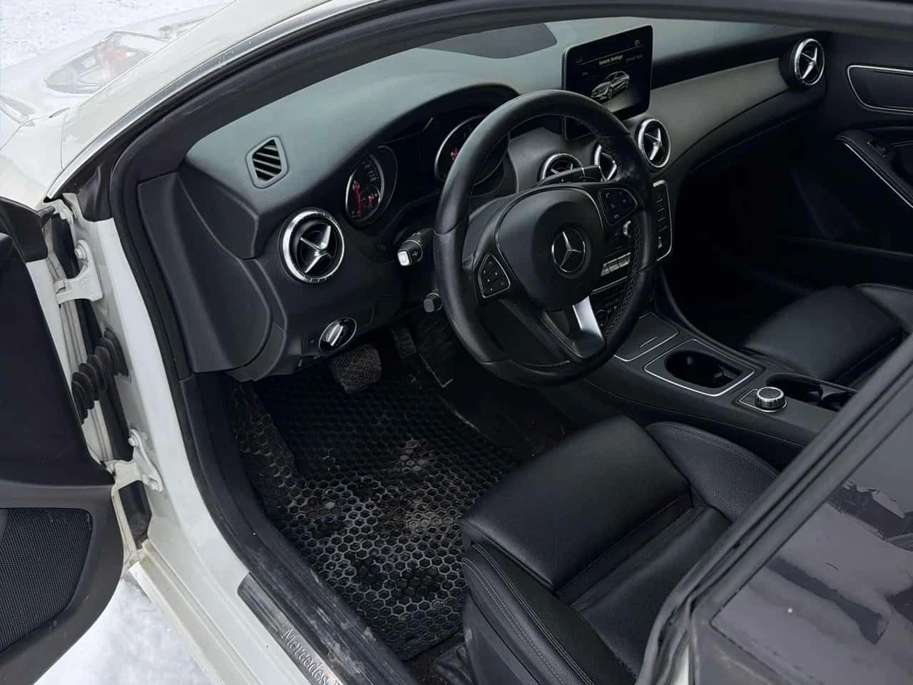 Mercedes-Benz CLA 250 * АВТО КРЕДИТ* ЦЕНА ДО БГ * СЕРВИЗНА ИСТОРИЯ *  - изображение 7