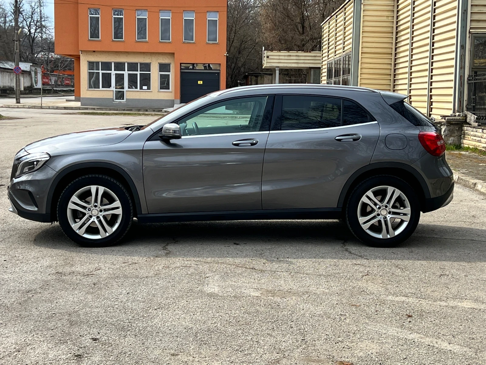 Mercedes-Benz GLA 180 1.5 Дизел, снимка 6 - Автомобили и джипове - 53923499