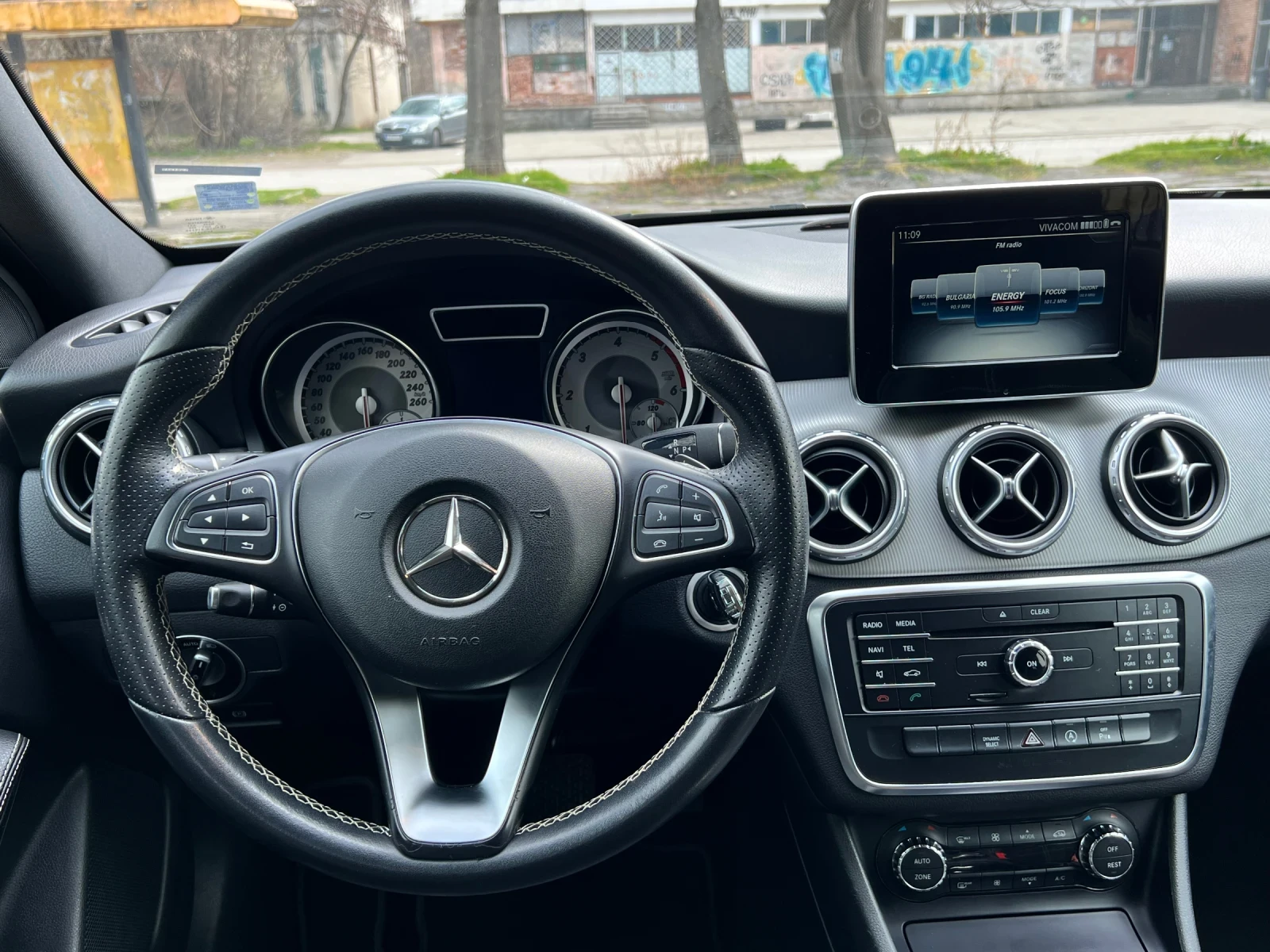Mercedes-Benz GLA 180 1.5 Дизел, снимка 12 - Автомобили и джипове - 53923499