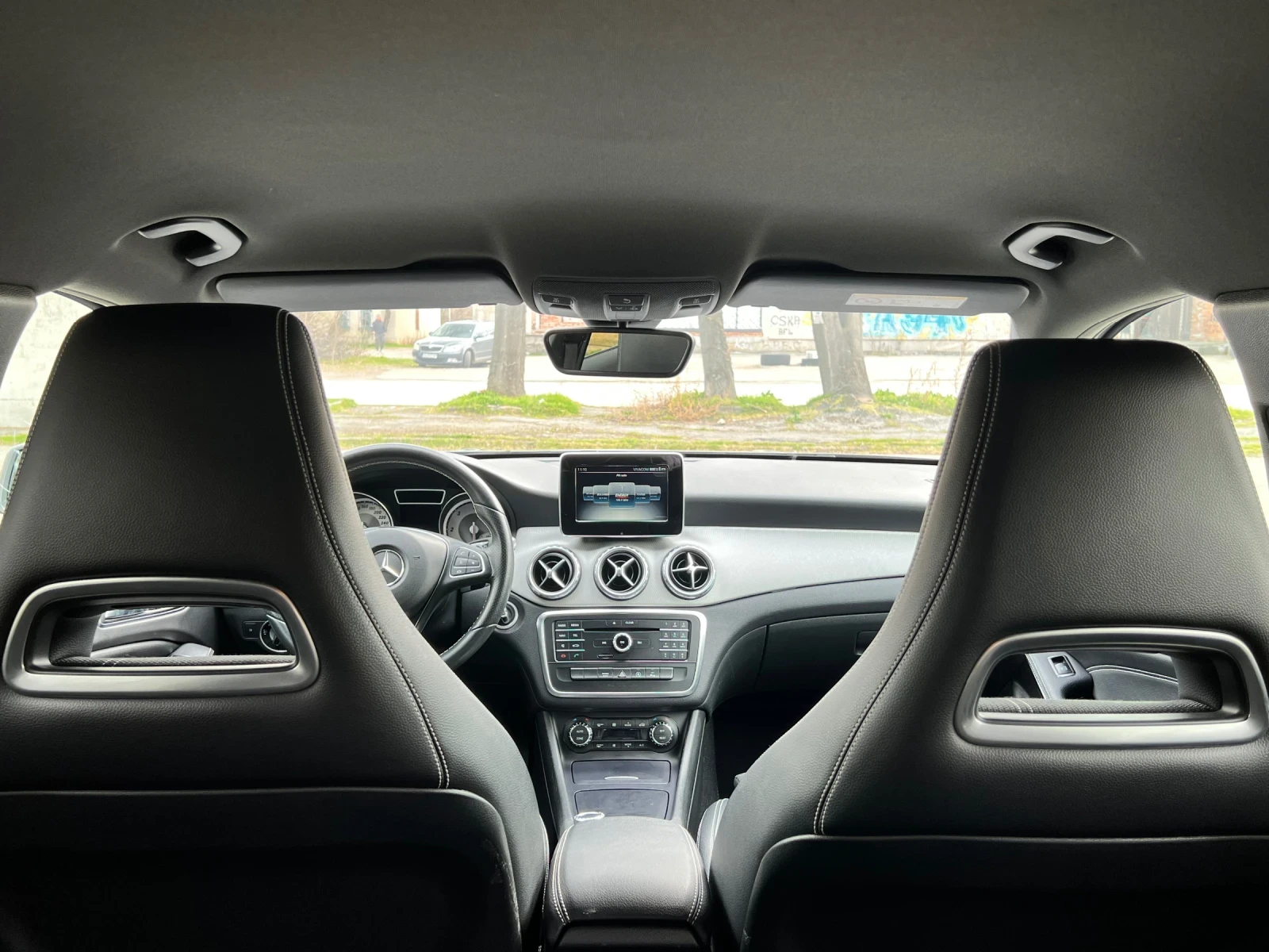 Mercedes-Benz GLA 180 1.5 Дизел, снимка 13 - Автомобили и джипове - 53923499