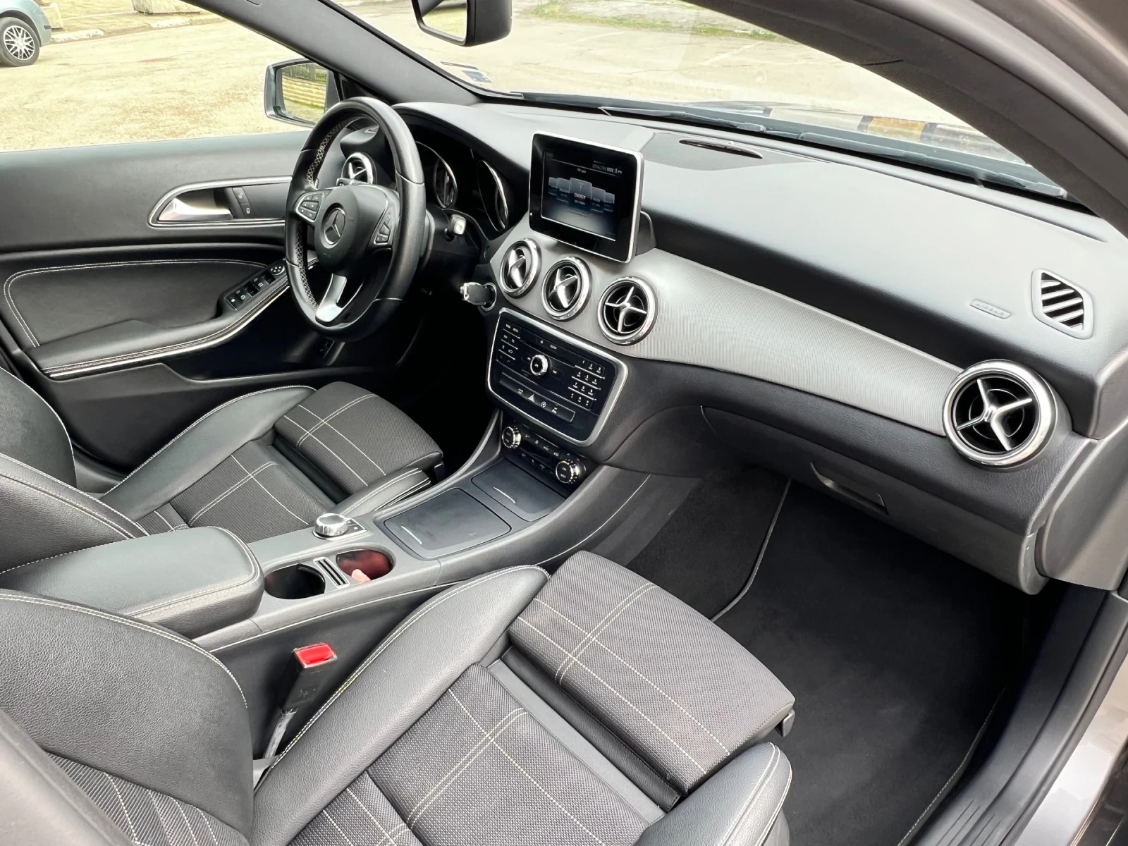 Mercedes-Benz GLA 180 1.5 Дизел, снимка 9 - Автомобили и джипове - 53923499