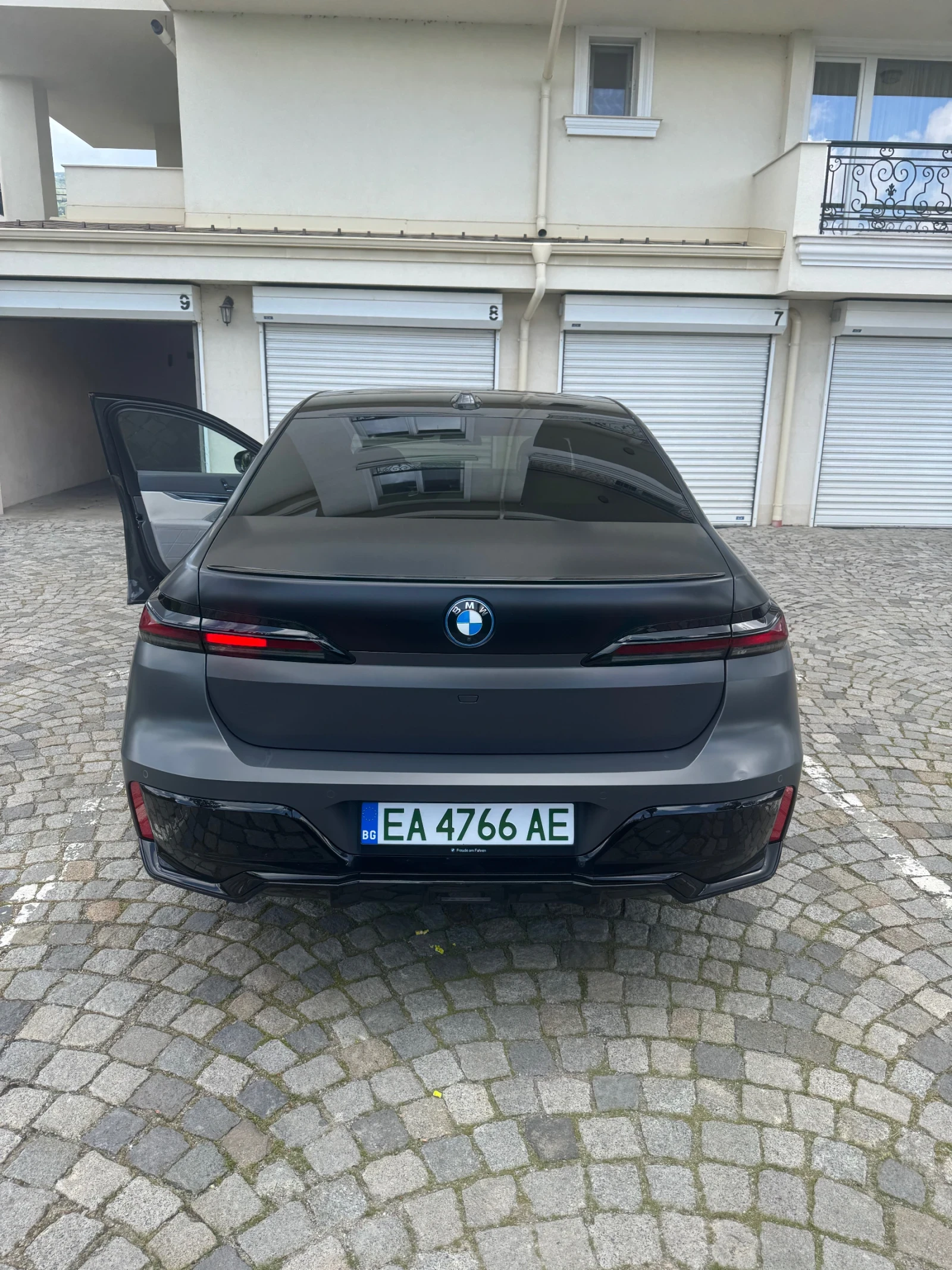 BMW i7 760, снимка 5 - Автомобили и джипове - 54684341
