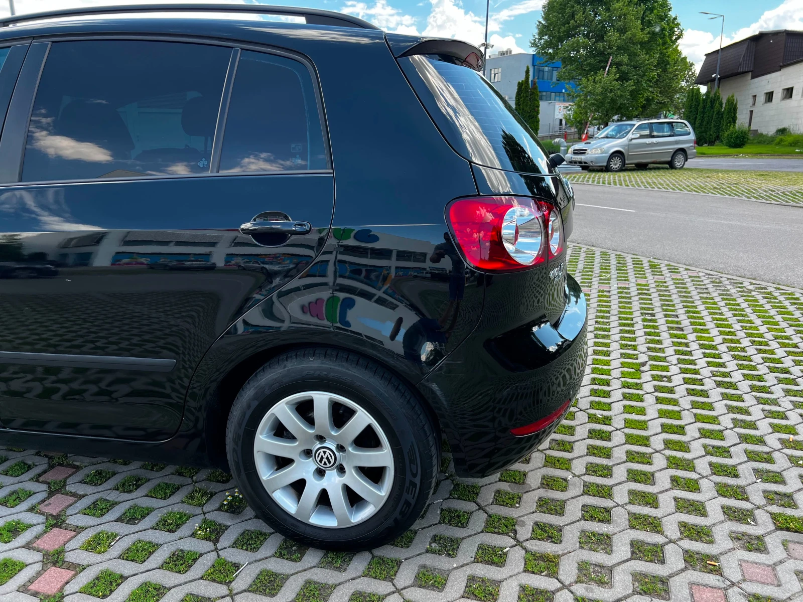 VW Golf Plus 1.6 TDI, снимка 4 - Автомобили и джипове - 54693299