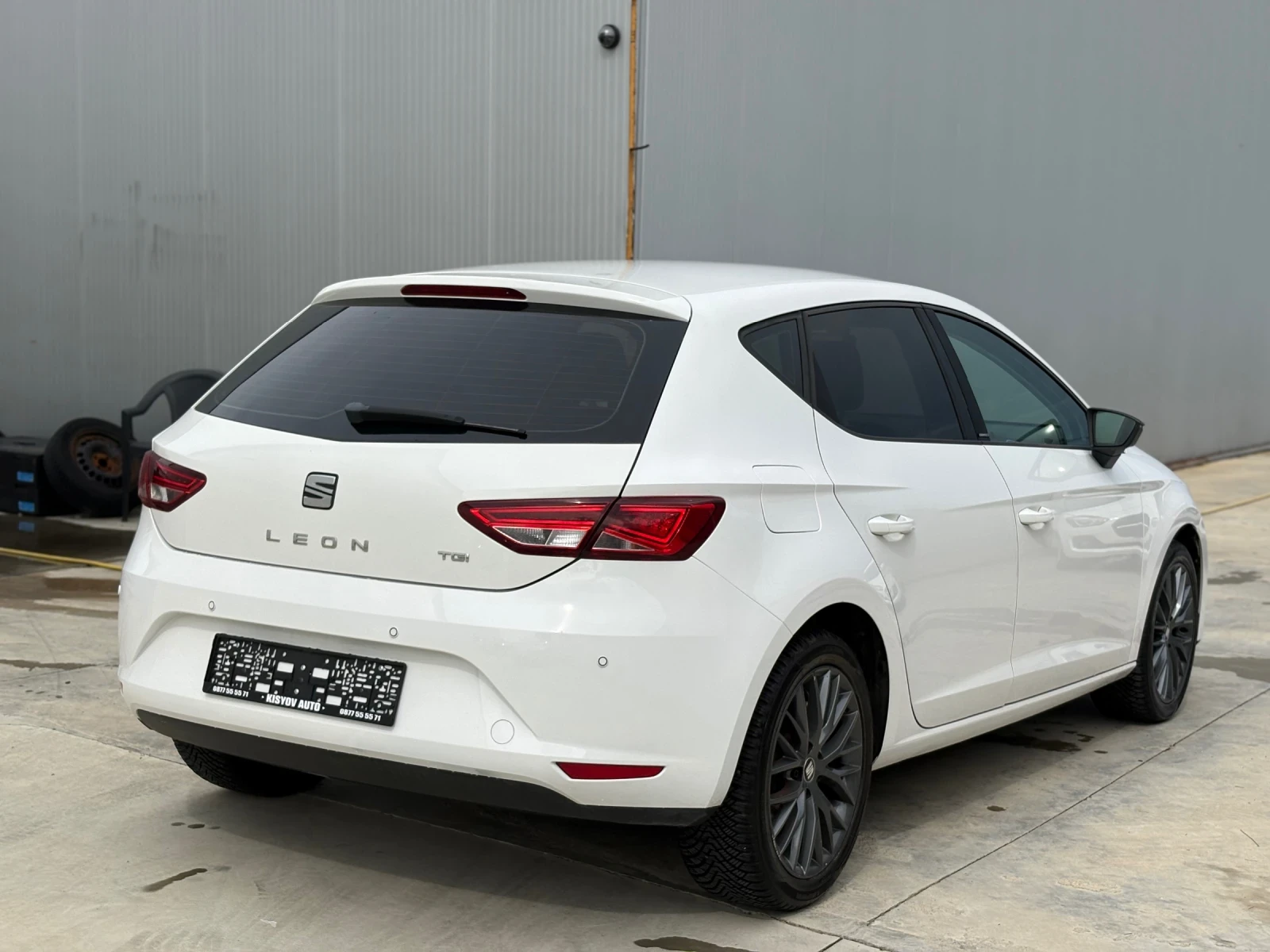 Seat Leon 1.4 TGi 110кс 6ск Navi Пълна сервизна история, снимка 5 - Автомобили и джипове - 54885272