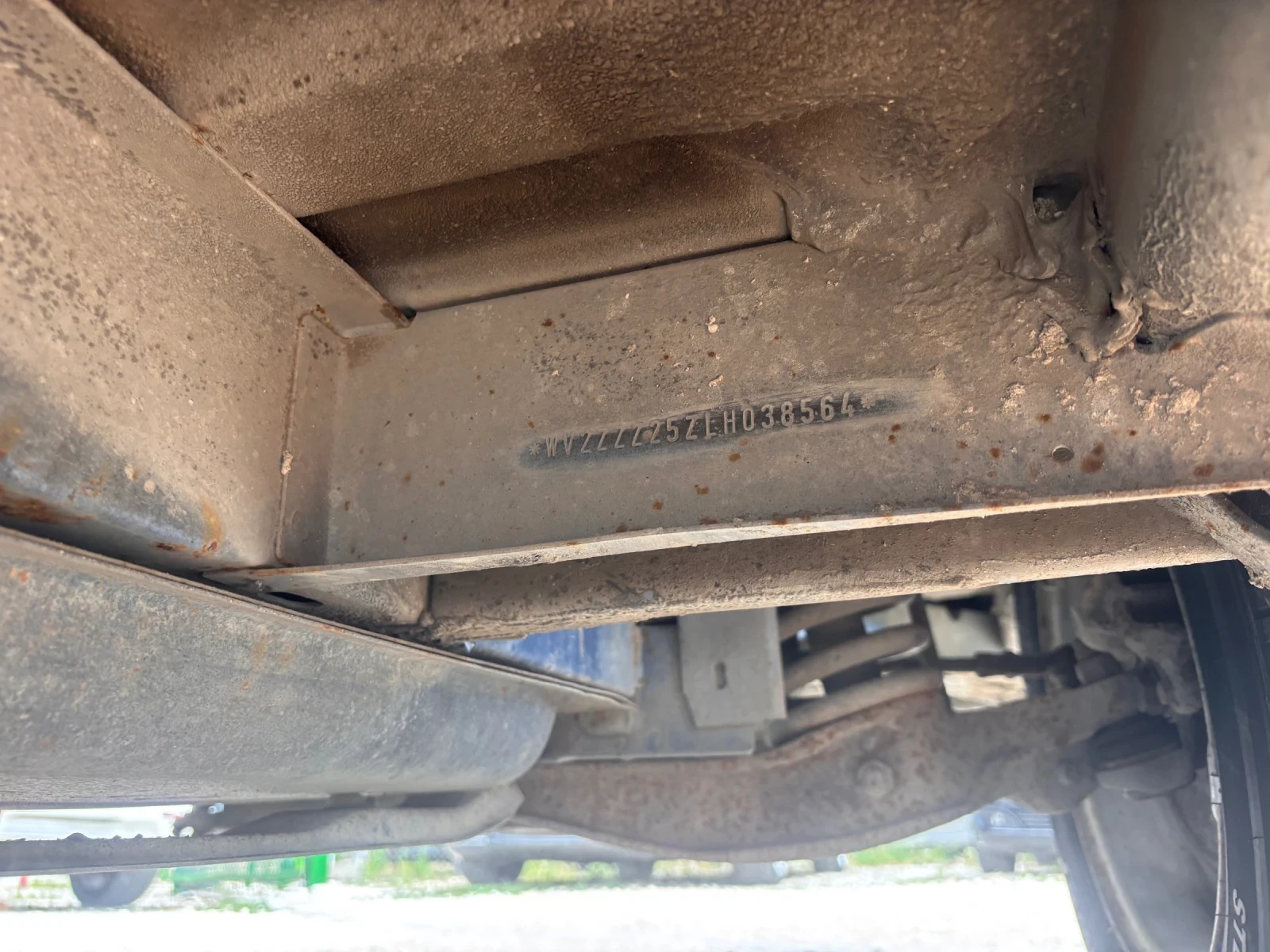 VW Multivan 1.6TDI, снимка 14 - Автомобили и джипове - 55557550