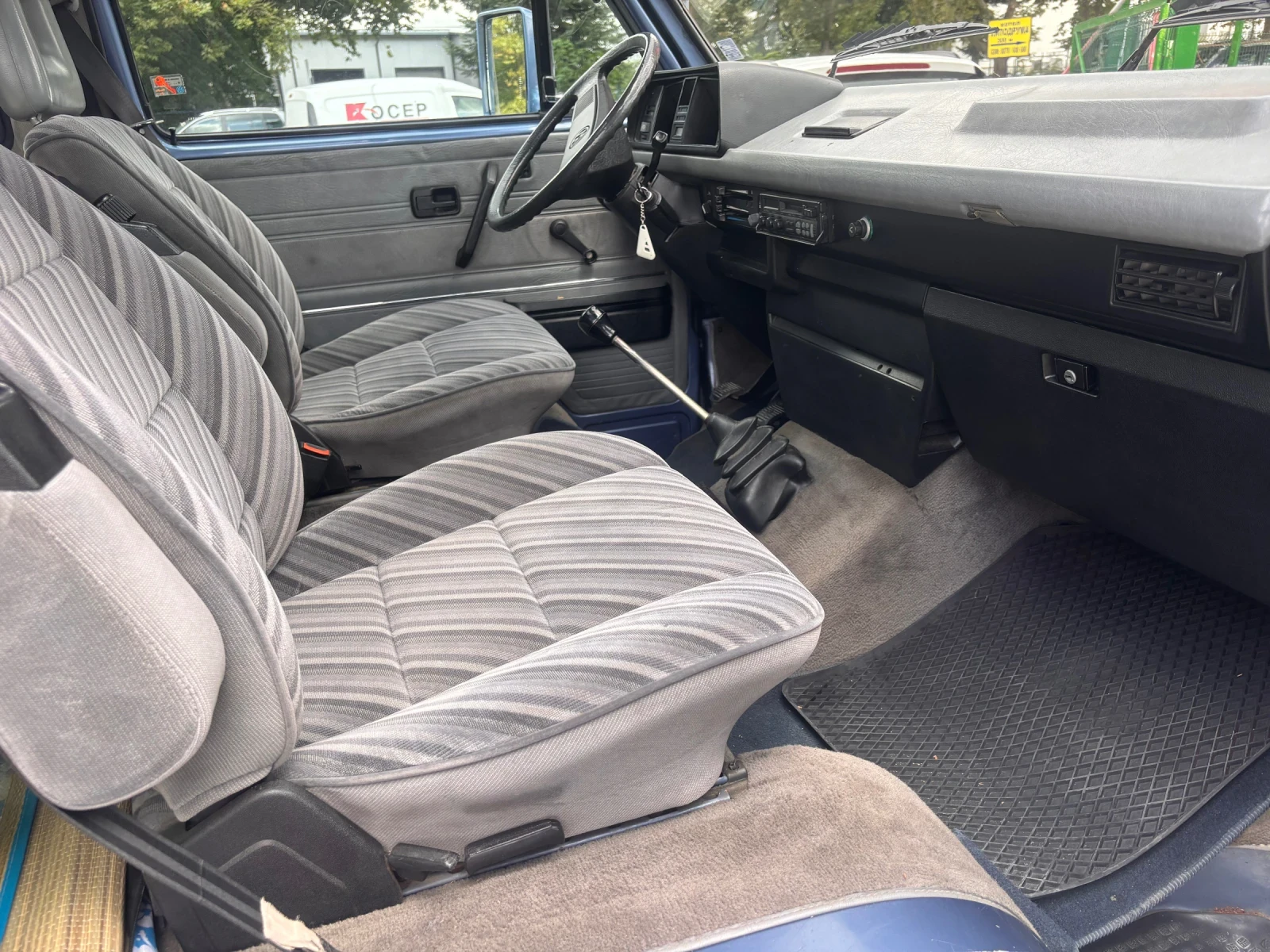 VW Multivan 1.6TDI, снимка 12 - Автомобили и джипове - 55557550