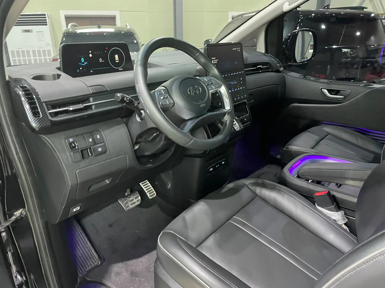 Hyundai Staria 3.5 LPG ! 6+ 1 ! Inspiration !, снимка 8 - Автомобили и джипове - 55923083
