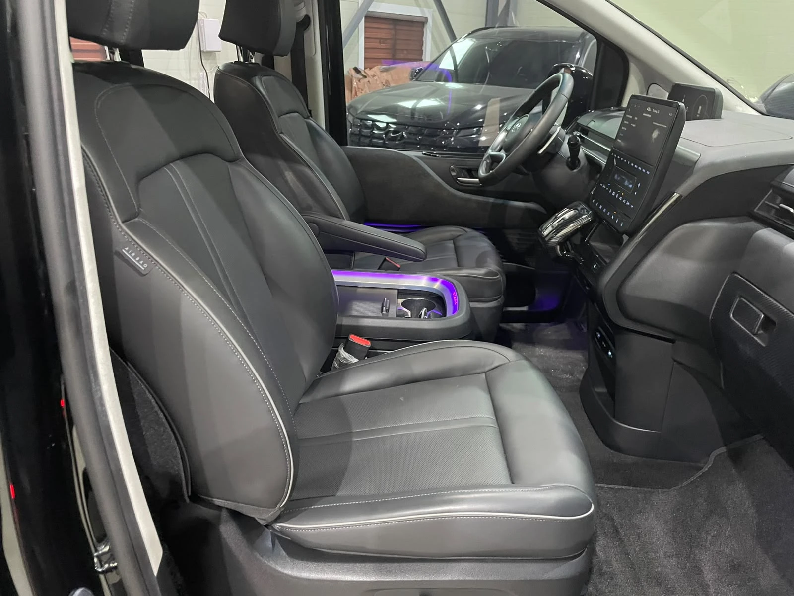 Hyundai Staria 3.5 LPG ! 6+ 1 ! Inspiration !, снимка 9 - Автомобили и джипове - 55923083