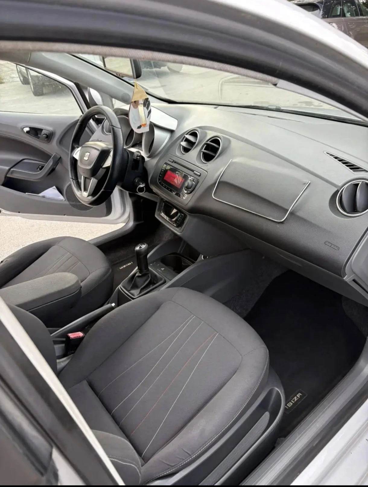 Seat Ibiza 1.6tdi, снимка 7 - Автомобили и джипове - 56246616