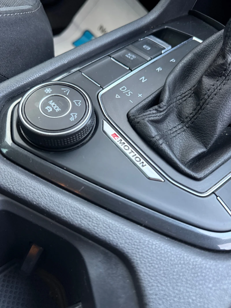 VW Tiguan 2.0 TDI 4x4, снимка 16 - Автомобили и джипове - 52710580