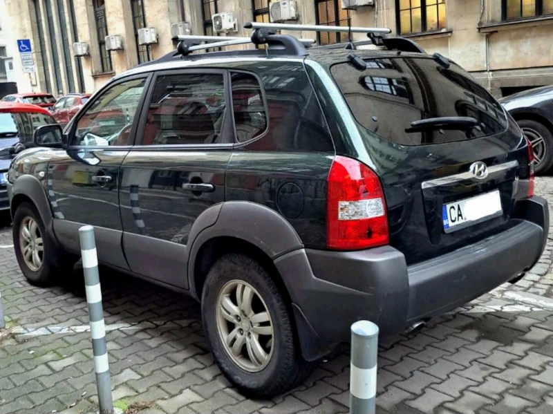 Hyundai Tucson 2.0 CRDI, снимка 4 - Автомобили и джипове - 53129931