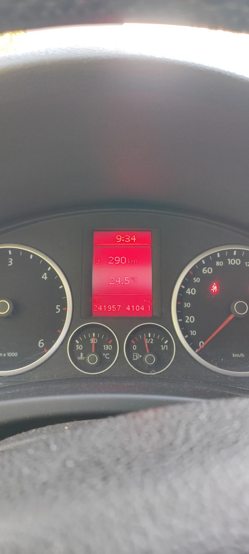 VW Tiguan 2.0 TDI 4motion, Navi, Кожа, снимка 17 - Автомобили и джипове - 51487006