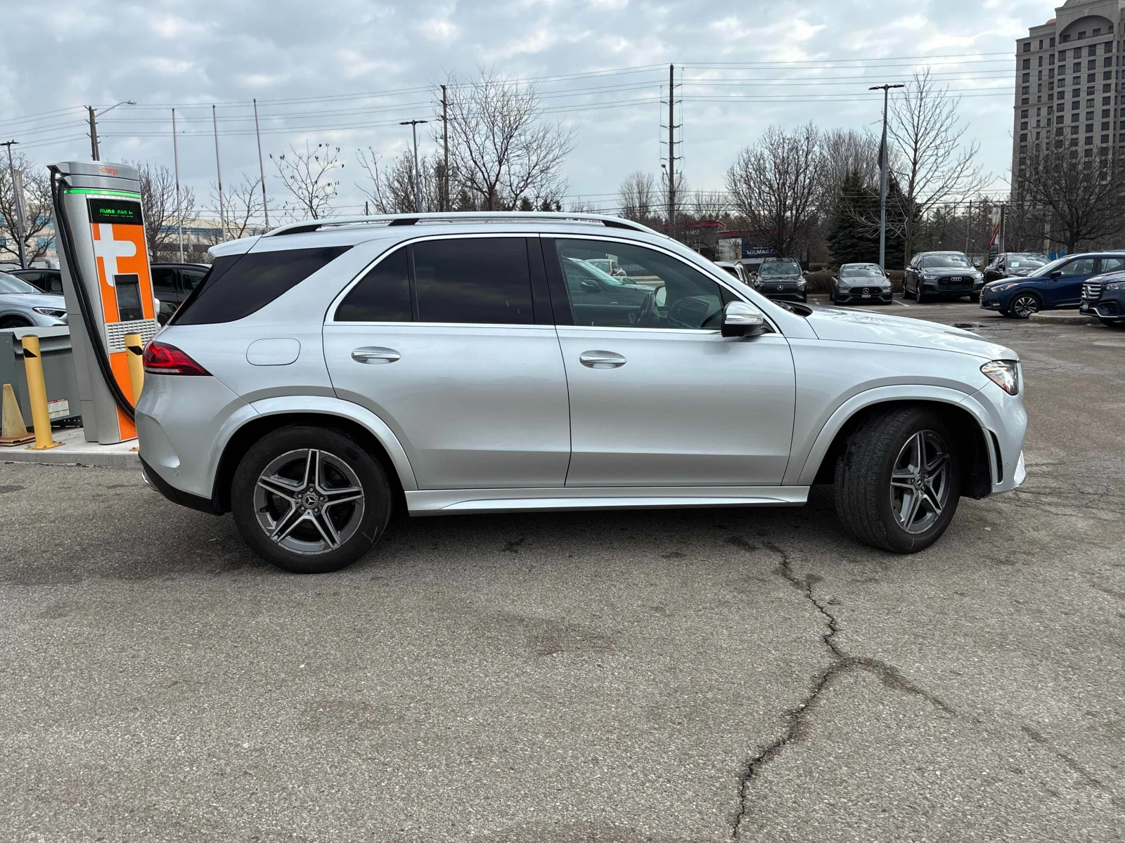 Mercedes-Benz GLE 350 AMG* PACK* BURMESTER* 360КАМЕРА* LANE* ASSIST* , снимка 2 - Автомобили и джипове - 53804113