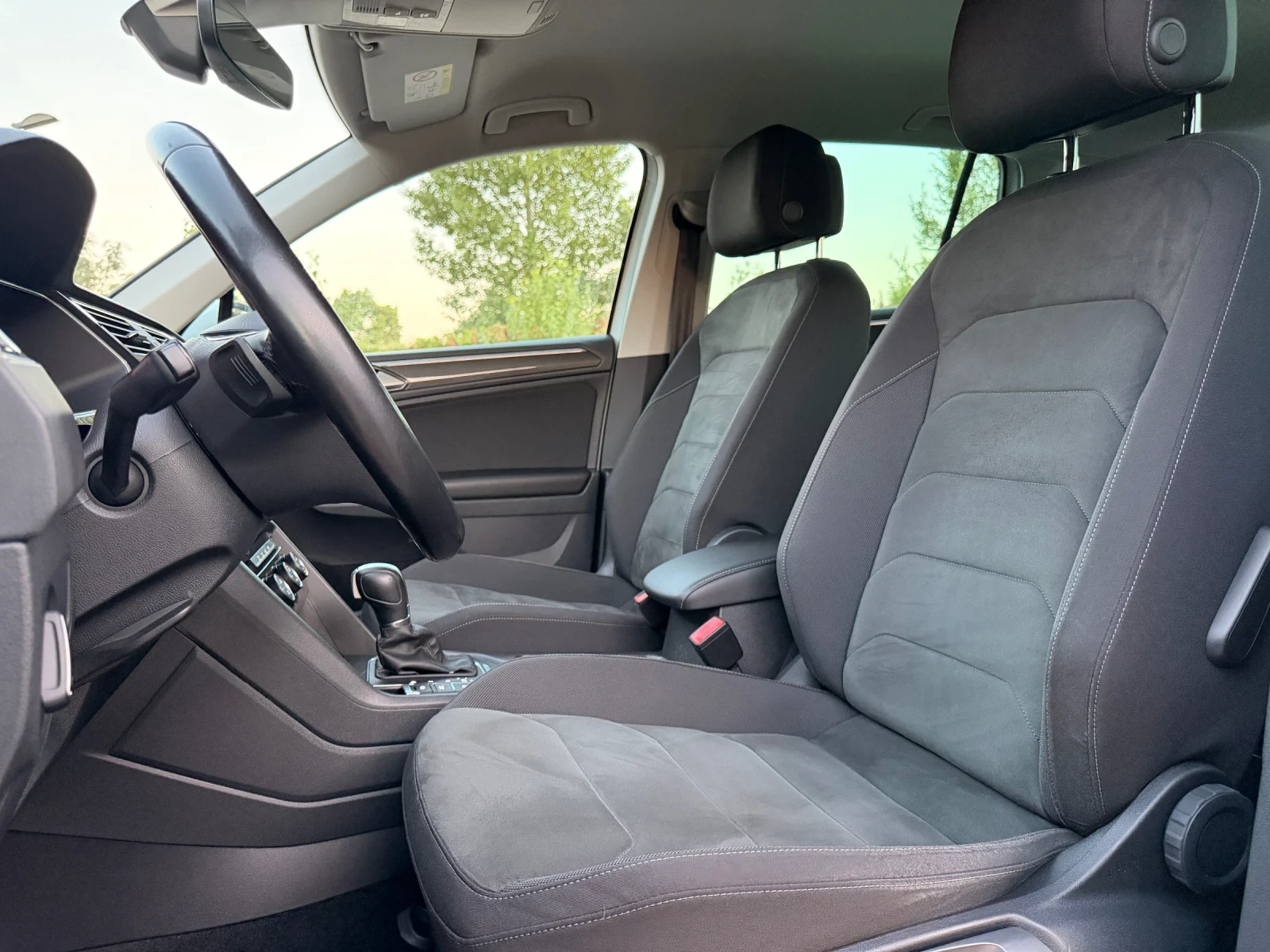 VW Tiguan 2.0TDI-4MOTION-LED-АЛКАНТАРА-НАВИ-207Х.КМ-ОТЛИЧЕН, снимка 11 - Автомобили и джипове - 55499581