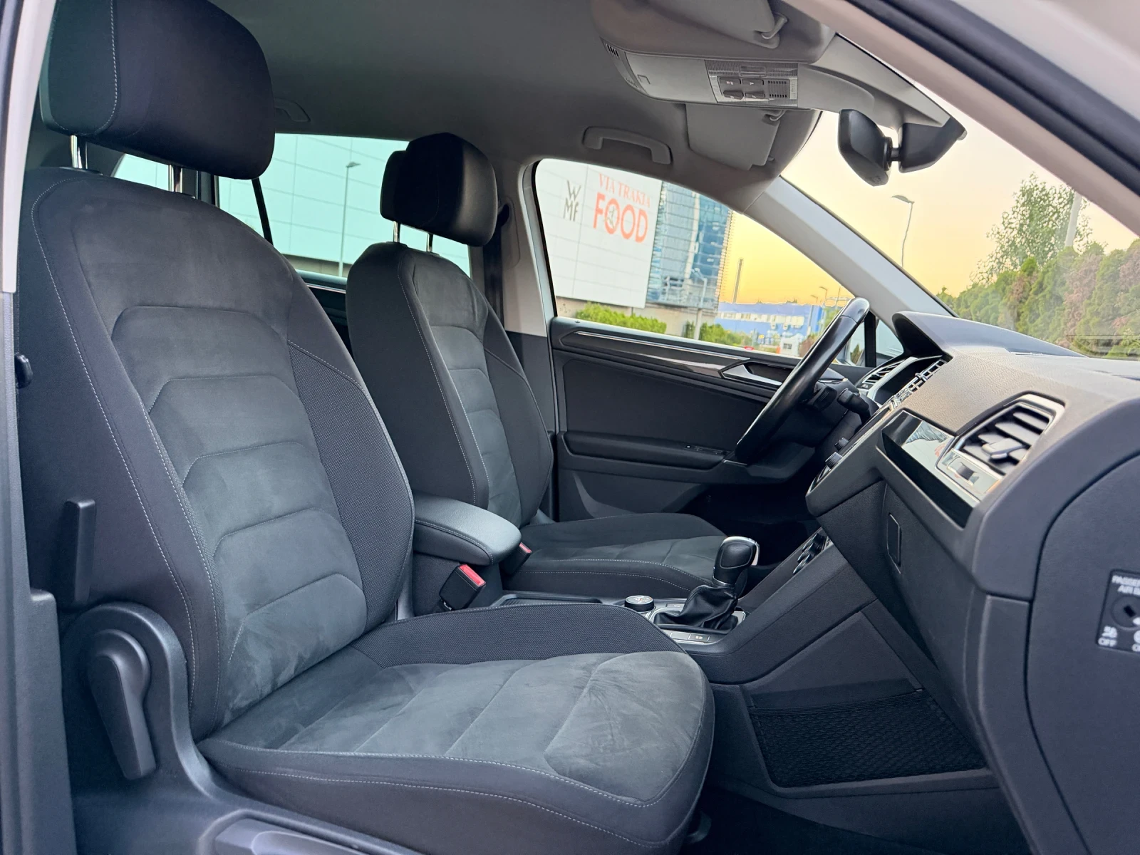 VW Tiguan 2.0TDI-4MOTION-LED-АЛКАНТАРА-НАВИ-207Х.КМ-ОТЛИЧЕН, снимка 16 - Автомобили и джипове - 55499581
