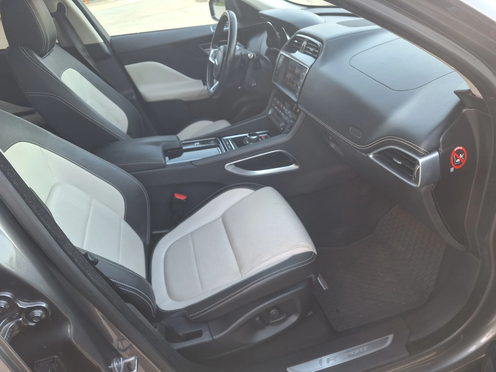 Jaguar F-PACE 2.0D RSport Meridian Панорама AWD, снимка 11 - Автомобили и джипове - 55993716