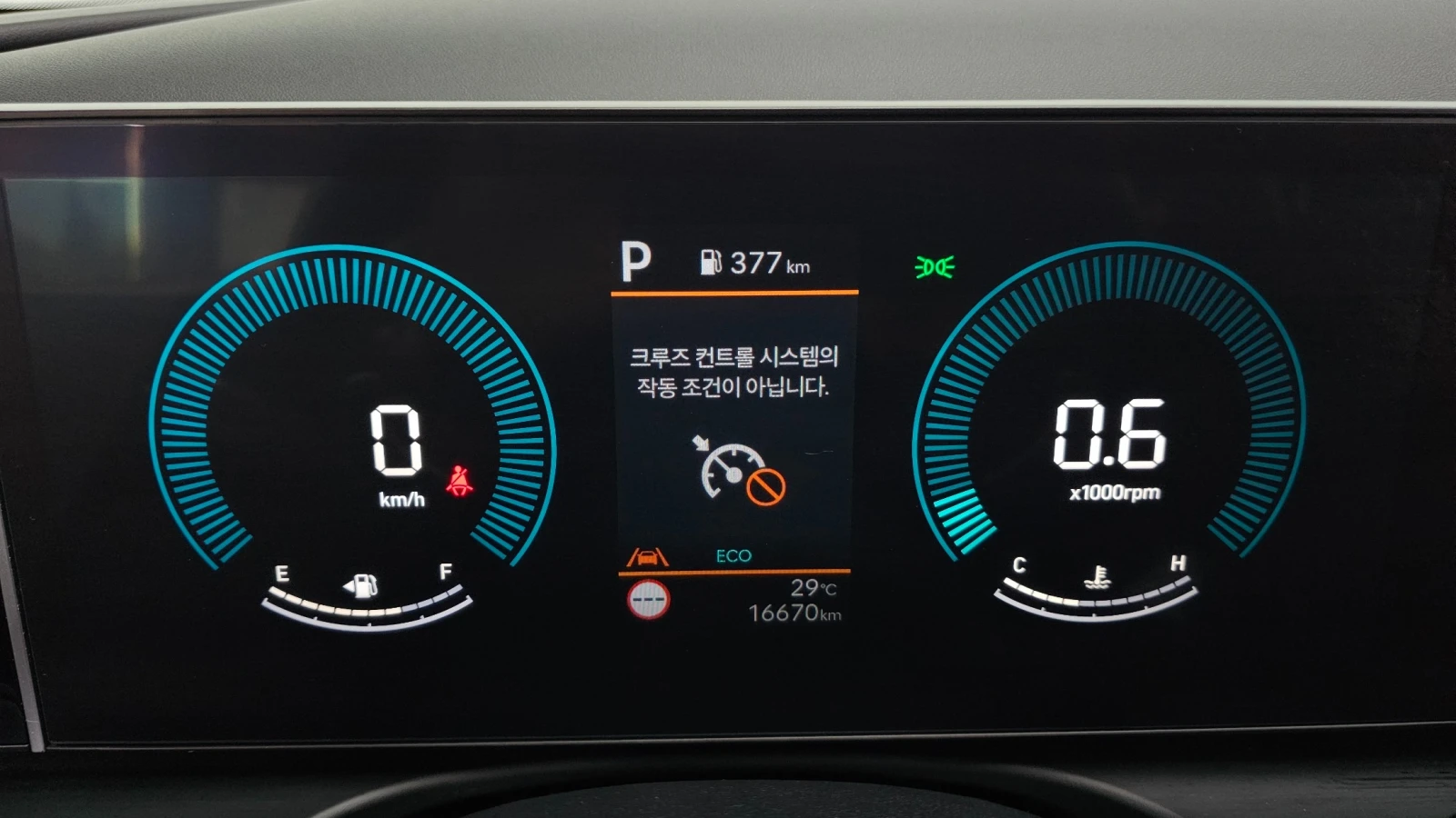 Hyundai Tucson 1.6 T-GDI Premium, снимка 6 - Автомобили и джипове - 56213653