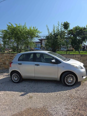 Toyota Yaris лек автомобил, снимка 2