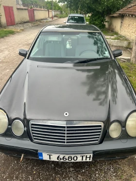     Mercedes-Benz E 220