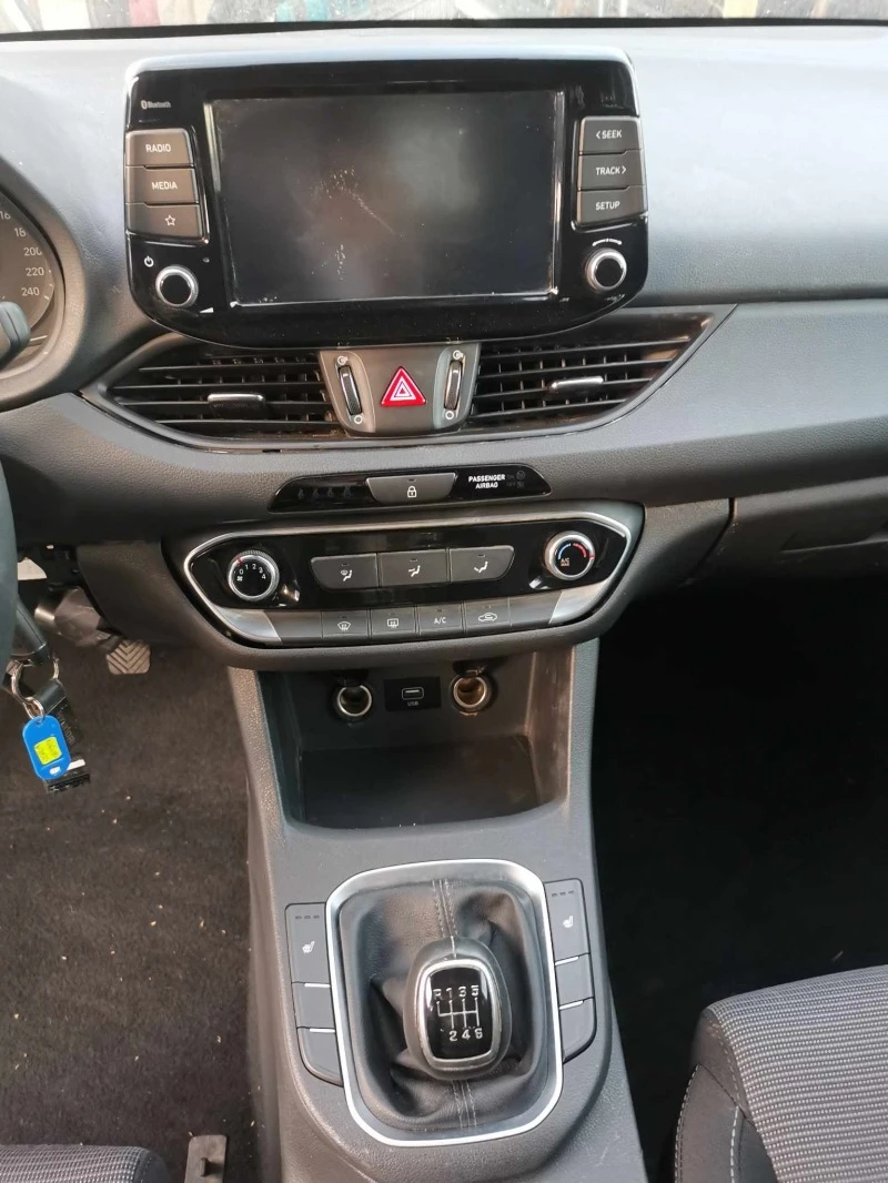 Hyundai I30 1.5i, снимка 13 - Автомобили и джипове - 42920927