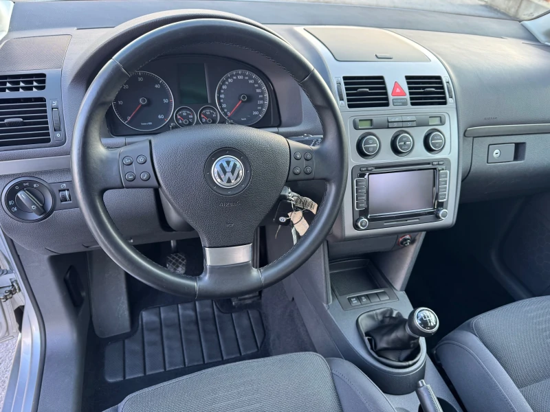 VW Touran 2.0TDi7места 8кл Navi, снимка 17 - Автомобили и джипове - 48482776