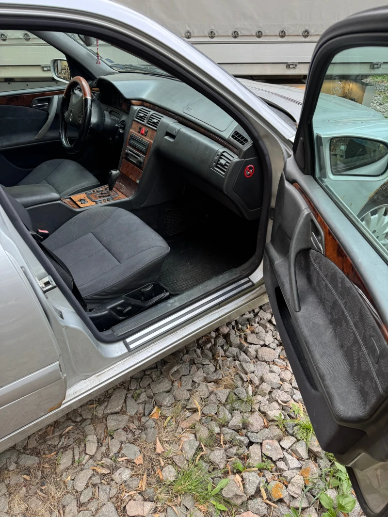 Mercedes-Benz E 270 W210, снимка 7 - Автомобили и джипове - 51568275