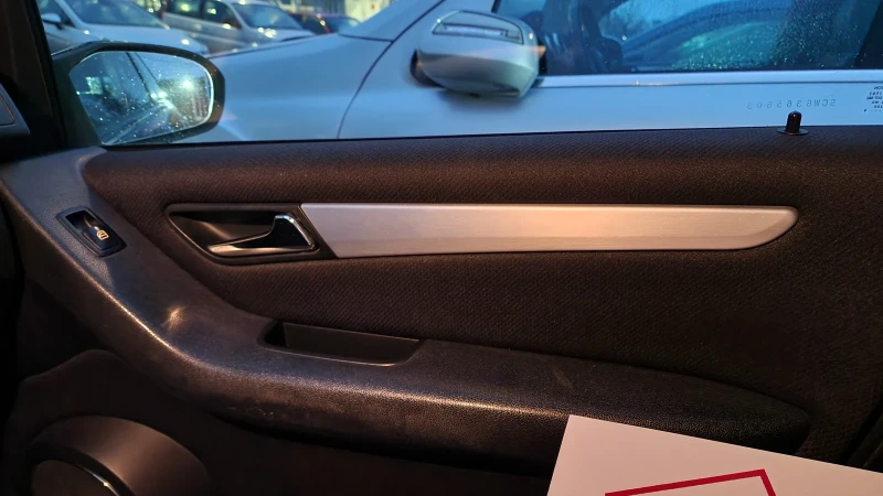 Mercedes-Benz B 180 avangarde, снимка 14 - Автомобили и джипове - 52822648