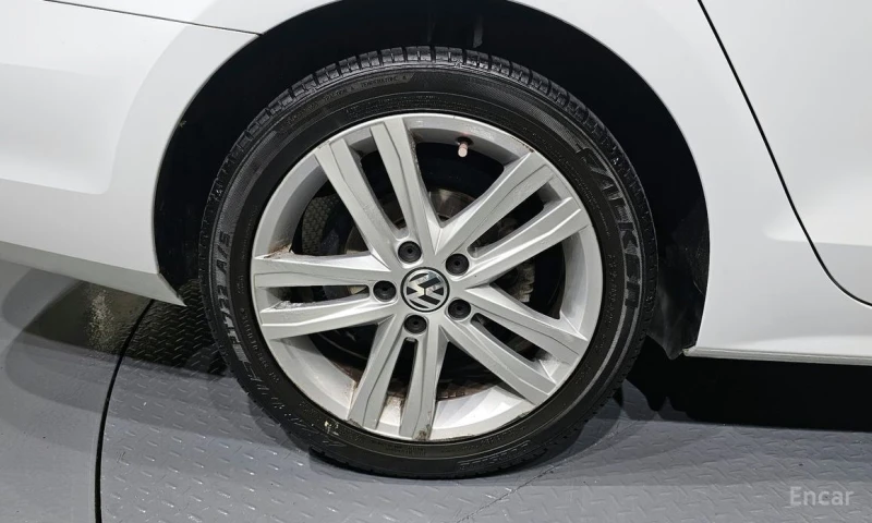 VW Jetta, снимка 5 - Автомобили и джипове - 53000976