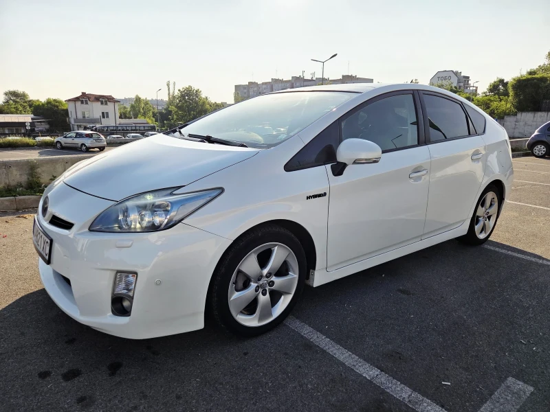 Toyota Prius 1.8 Hibrid FULL, снимка 2 - Автомобили и джипове - 53078201