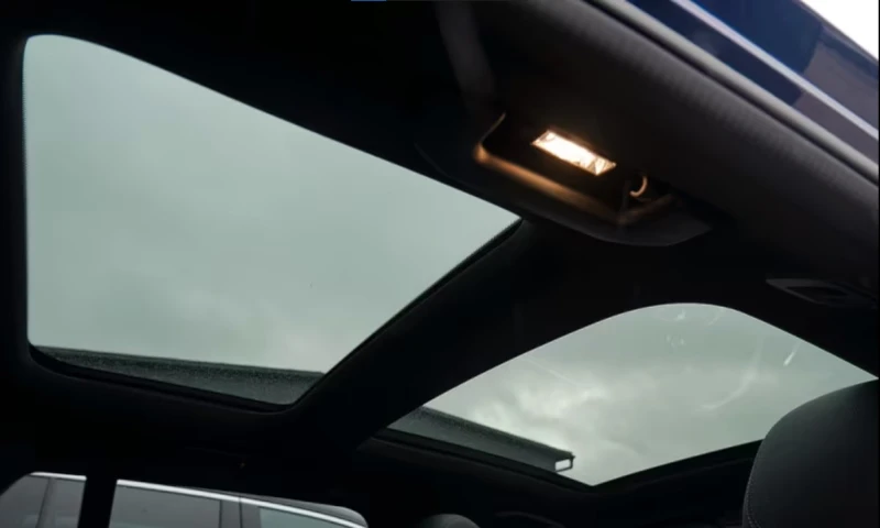 Mercedes-Benz C 300 de* T-Modell* AMG* MultiBeam* Night* Pano, снимка 7 - Автомобили и джипове - 53443988