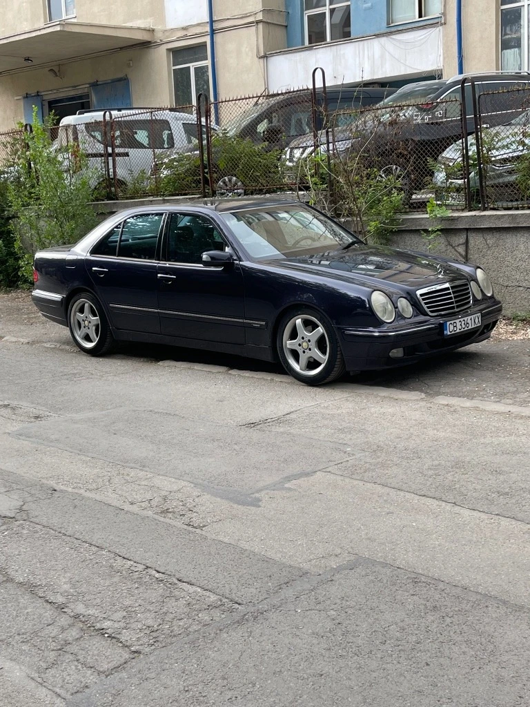 Mercedes-Benz E 200 Kompressor, снимка 1 - Автомобили и джипове - 47116671