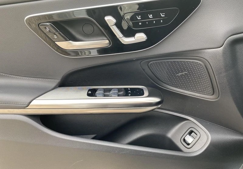 Mercedes-Benz CLE 200 4MATIC AMG-Line Convertible - изображение 7