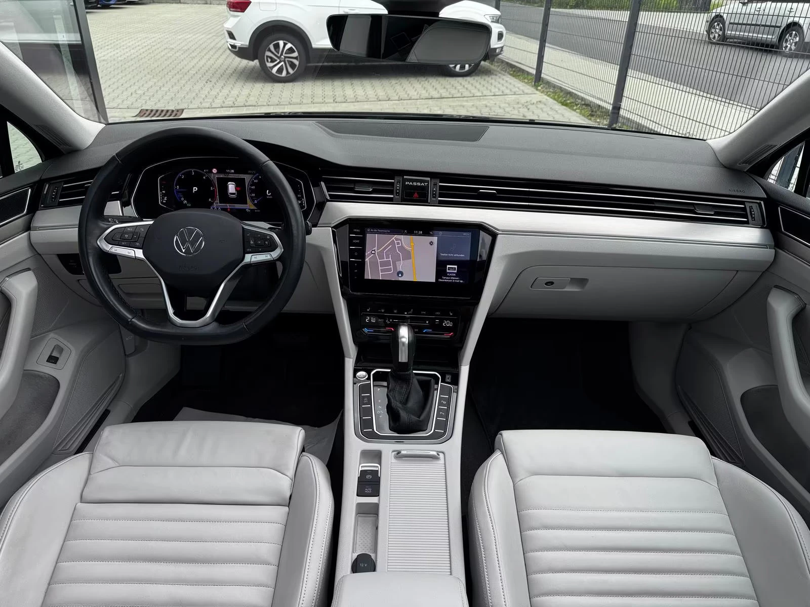 VW Passat 2.0TDI/VARIANT/150HP/DSG/MEMO/AHK/PANO/AMBI/549f - изображение 9