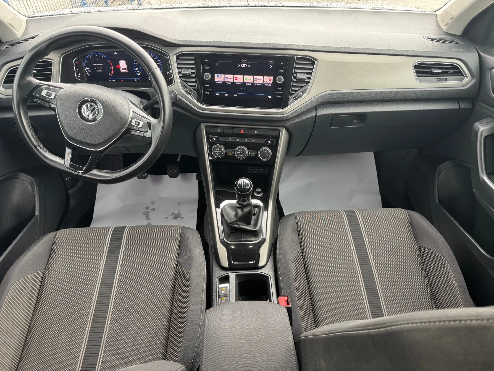 VW T-Roc Lounge 84000км DIGITAL COCKPIT | Mobile.bg — изображение 11