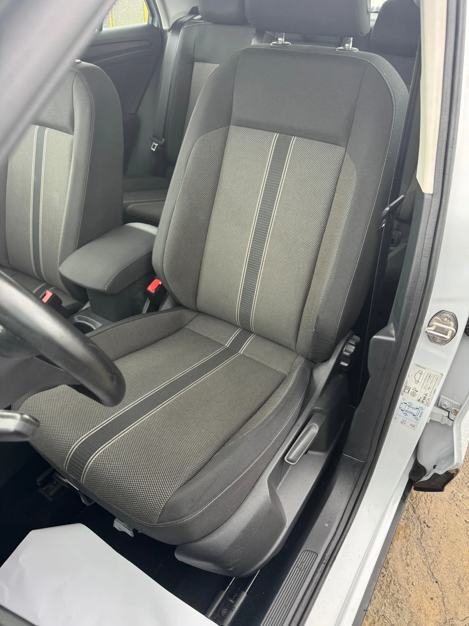VW T-Roc Lounge 84000км DIGITAL COCKPIT | Mobile.bg — изображение 9