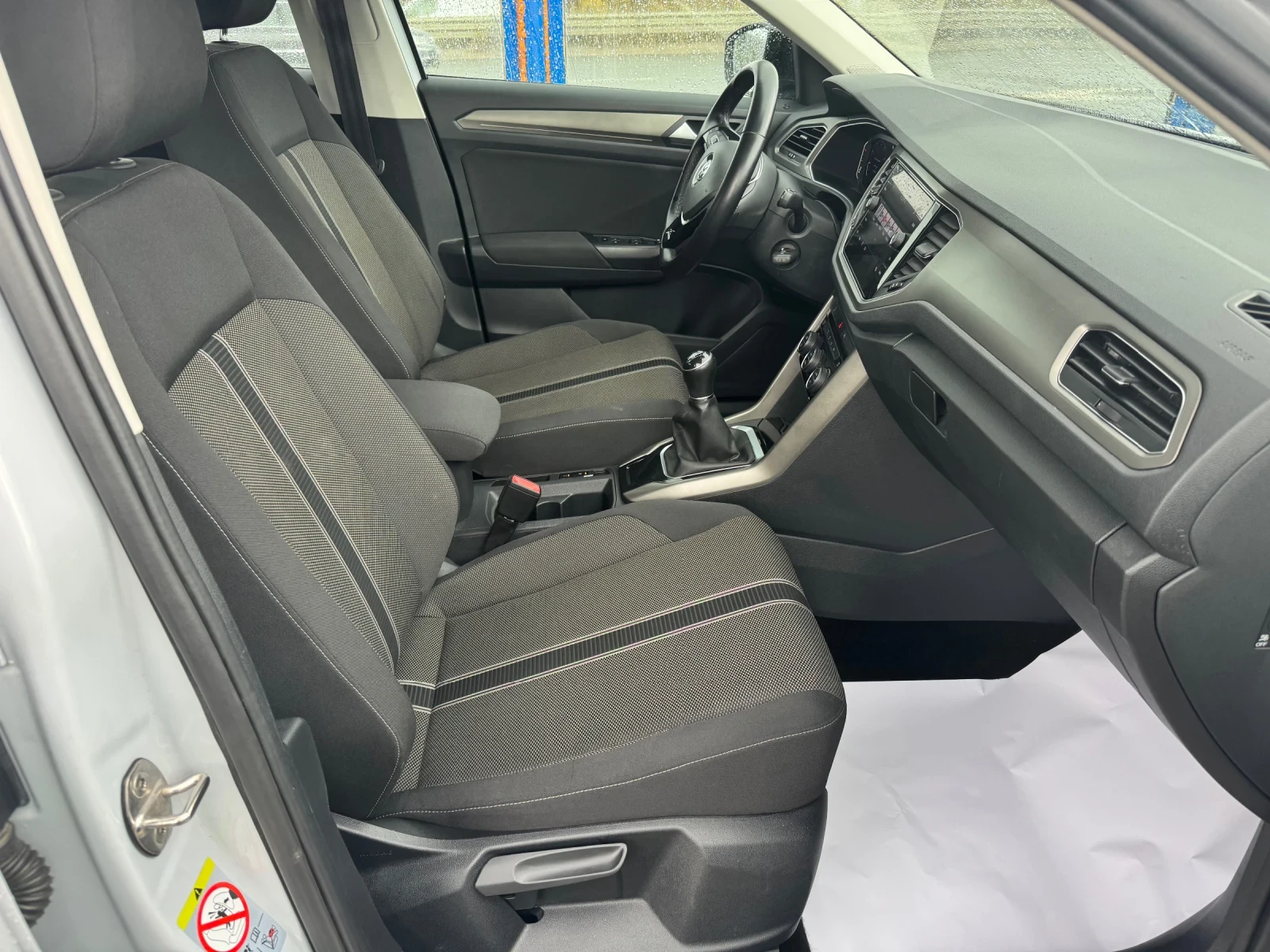 VW T-Roc Lounge 84000км DIGITAL COCKPIT | Mobile.bg — изображение 13