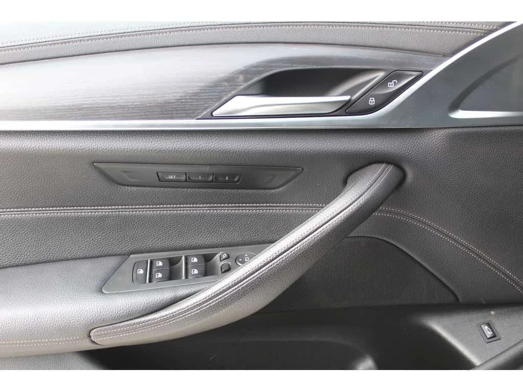 BMW 530 * 530i xdrive luxury line toit navi led mags 19 , снимка 17 - Автомобили и джипове - 53801367