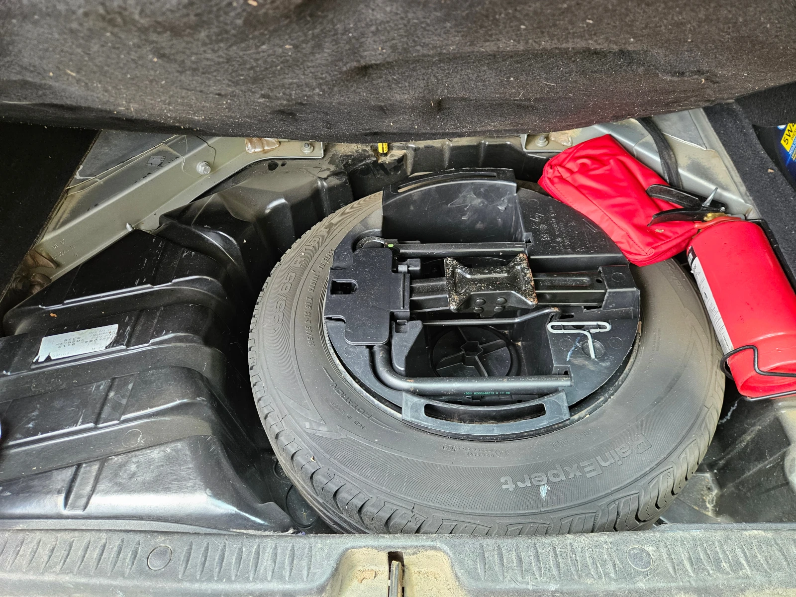 Renault Megane Scenic, снимка 9 - Автомобили и джипове - 54089418