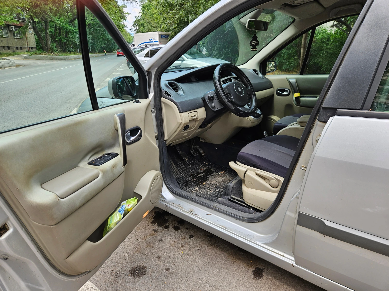 Renault Megane Scenic, снимка 6 - Автомобили и джипове - 54089418