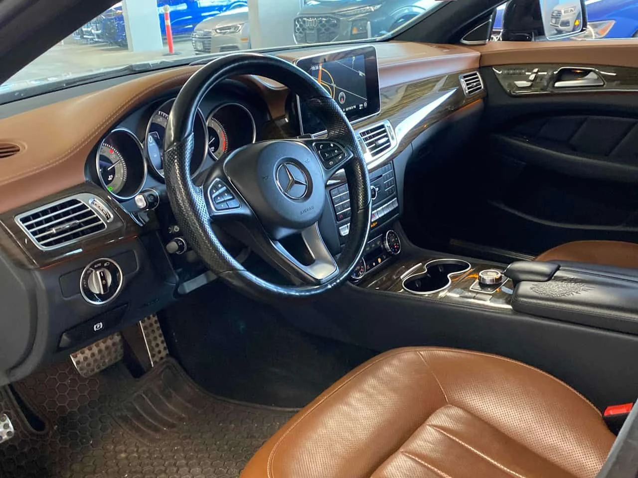 Mercedes-Benz CLS 550 AMG LINE/КЛИП/2 КЛЮЧА/ПОДГРЕВ/ОБДУХ/ПАМЕТ, снимка 6 - Автомобили и джипове - 54215321