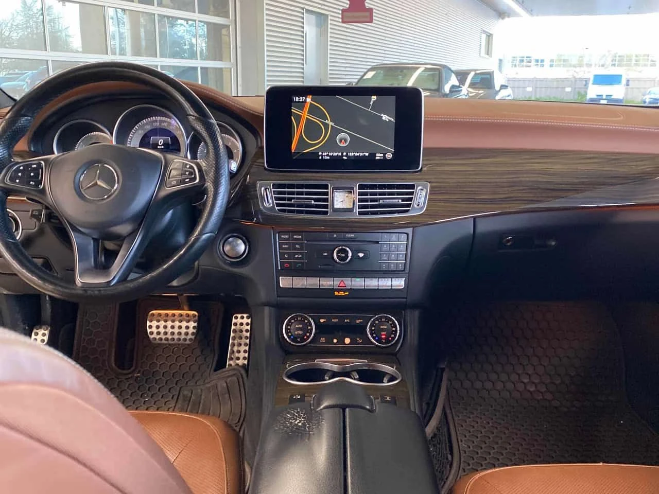 Mercedes-Benz CLS 550 AMG LINE/КЛИП/2 КЛЮЧА/ПОДГРЕВ/ОБДУХ/ПАМЕТ, снимка 7 - Автомобили и джипове - 54215321