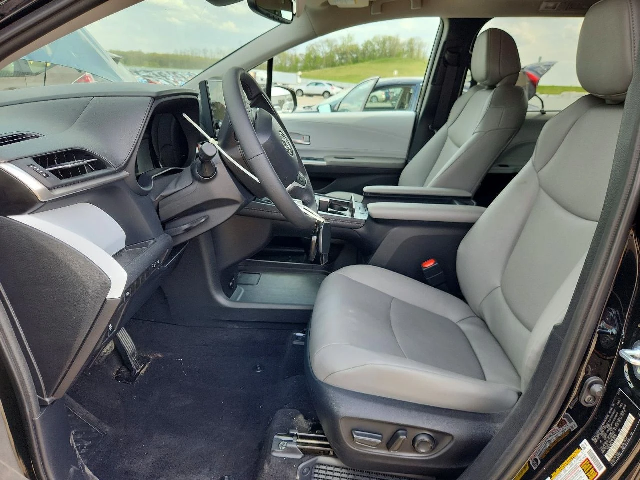 Toyota Sienna 2.5l Xle 7-Passenger, снимка 7 - Автомобили и джипове - 54501207