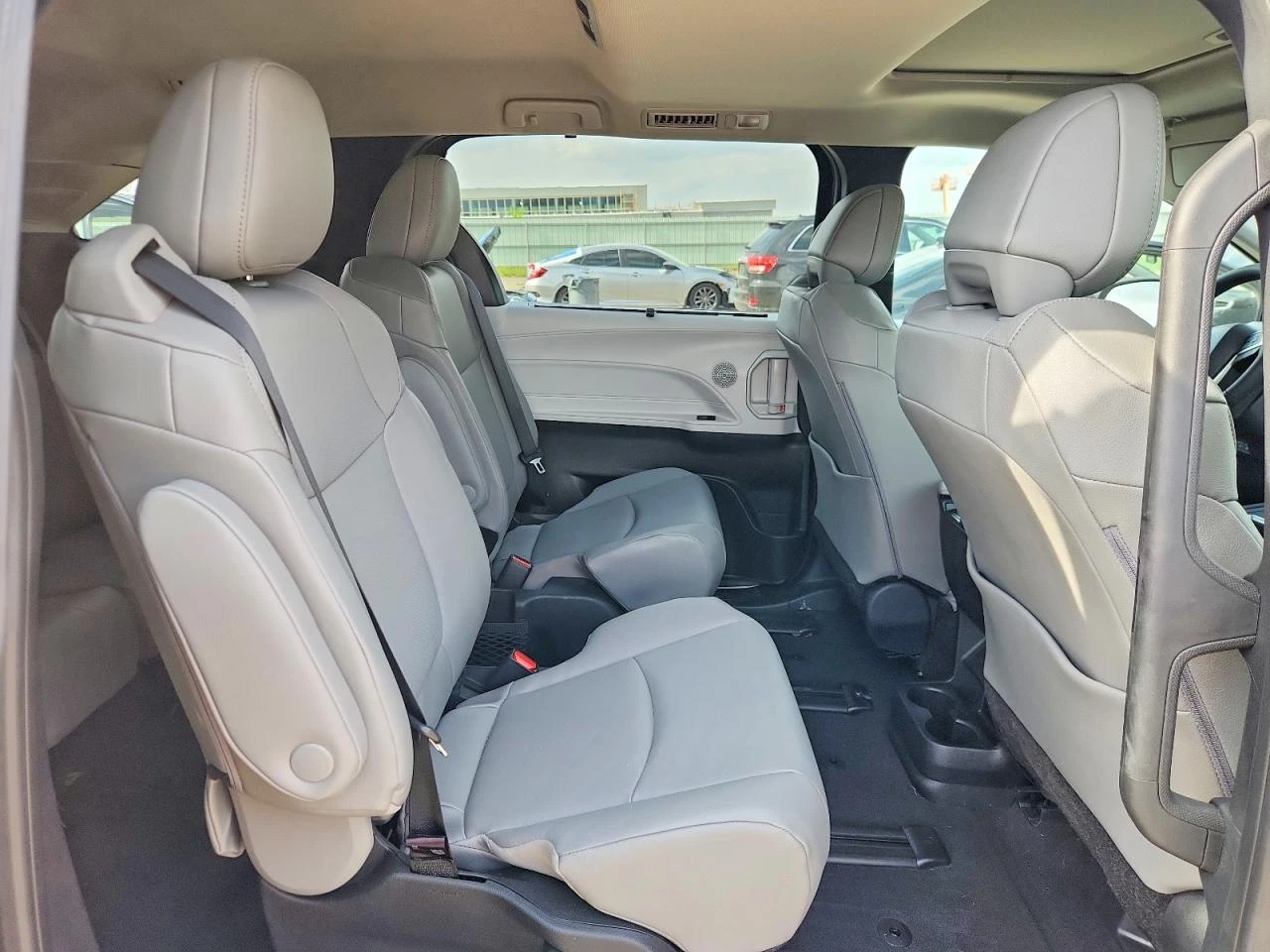 Toyota Sienna 2.5l Xle 7-Passenger, снимка 11 - Автомобили и джипове - 54501207
