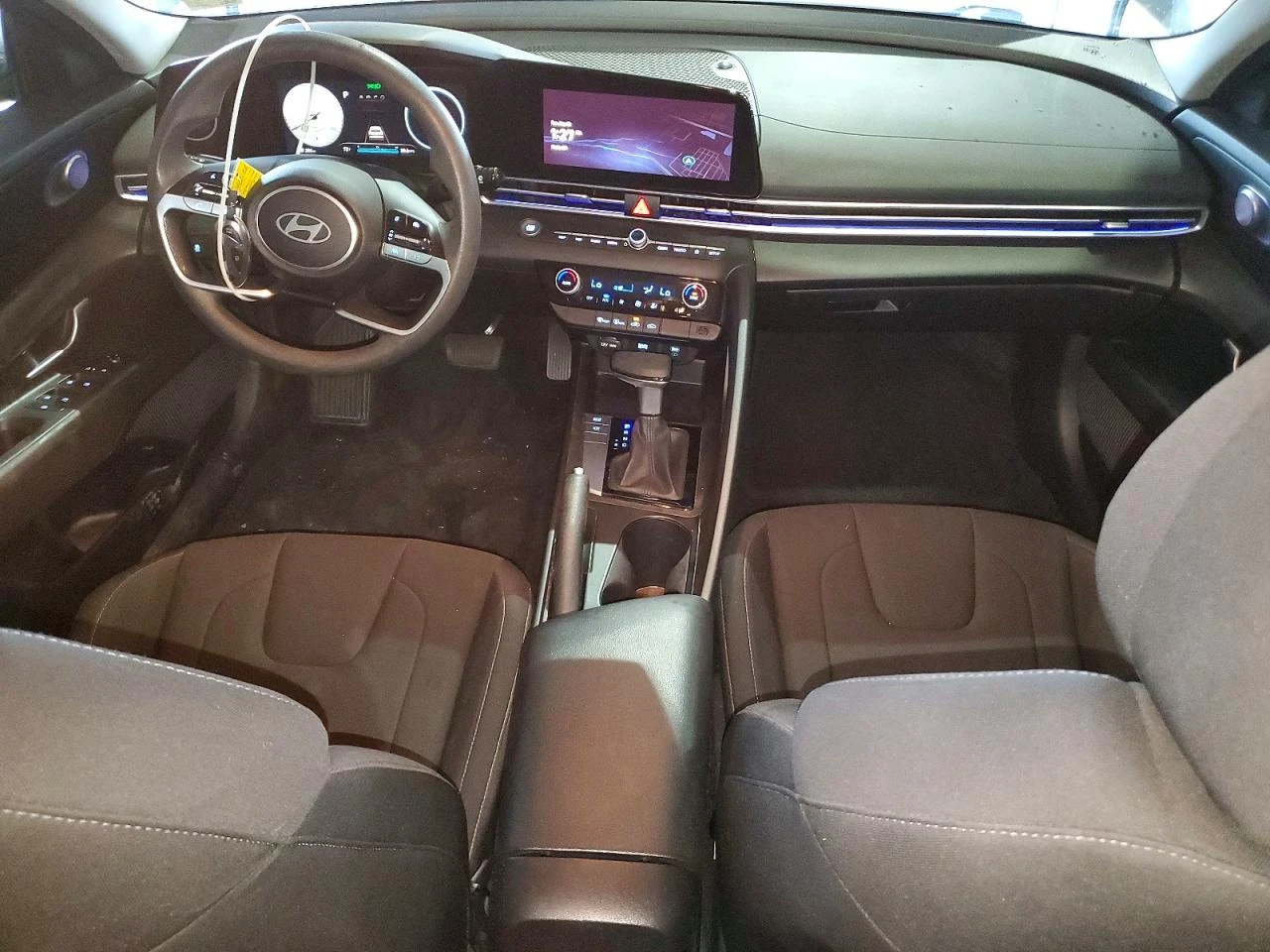 Hyundai Elantra, снимка 7 - Автомобили и джипове - 54605457