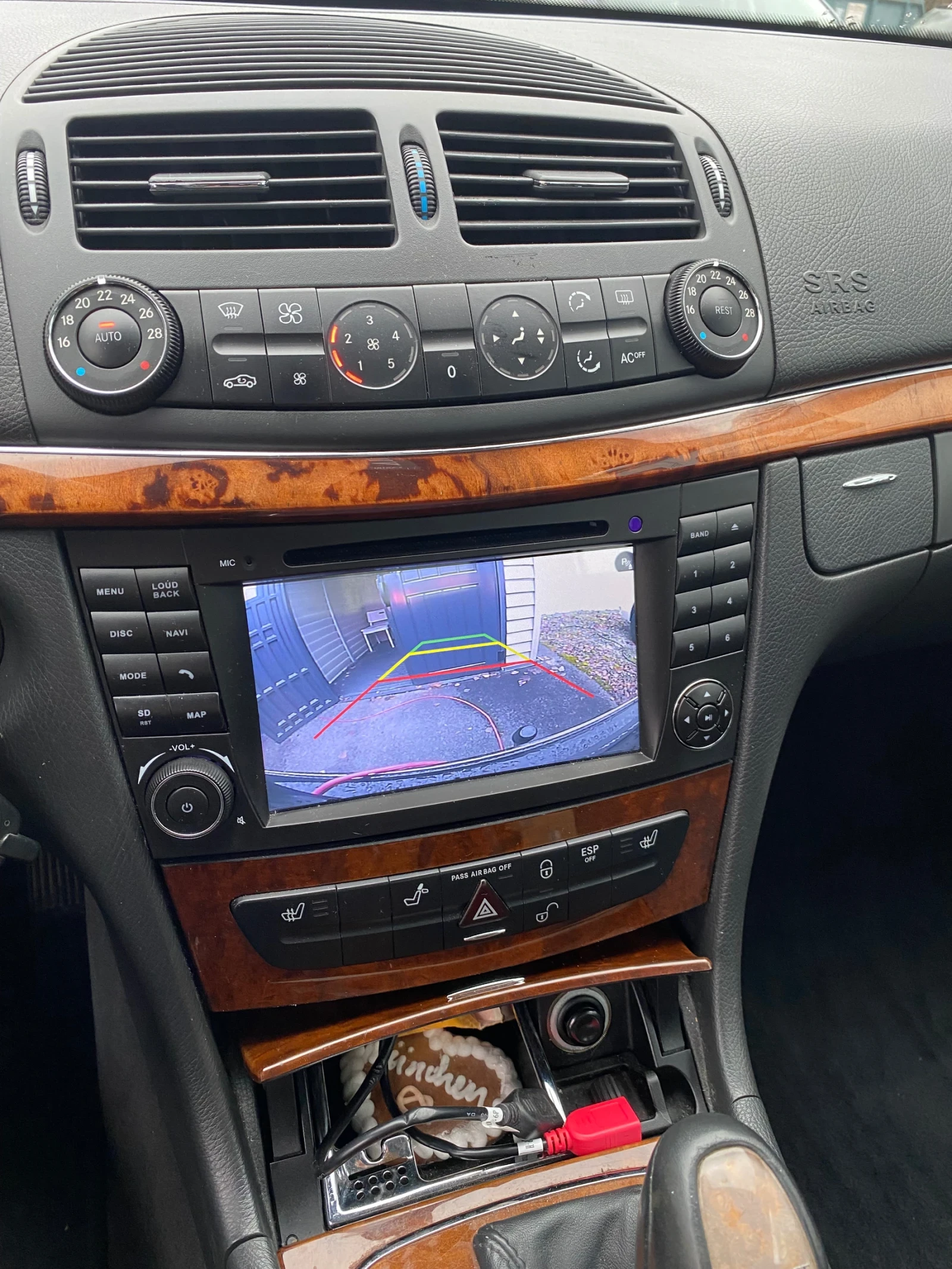 Mercedes-Benz E 240, снимка 12 - Автомобили и джипове - 55042384